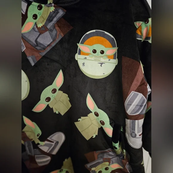 Star Wars Baby Yoda Big Kid Blanket Hoodie OS - Picture 3 of 8